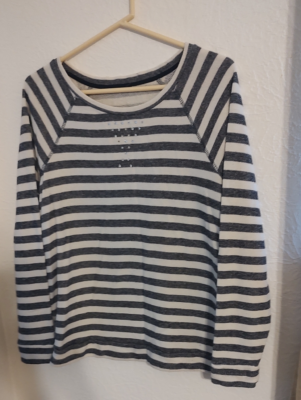 Striped Long-Sleeve Crewneck Top in White and Gray